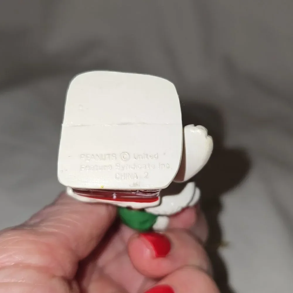 Peanuts snoopy character
